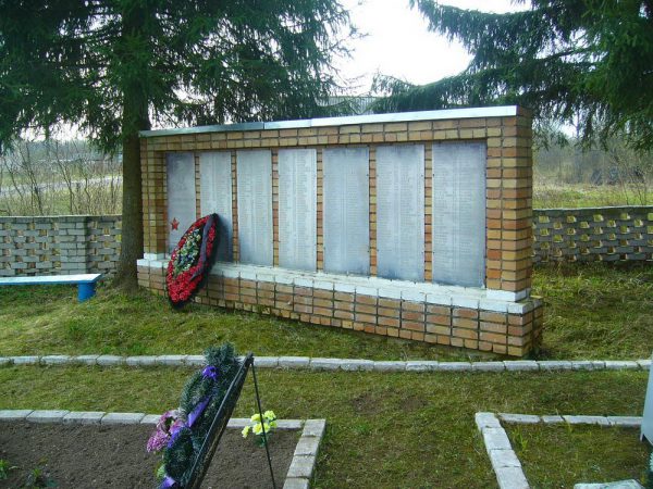 Воинское захоронение в д Сухая Нива 3